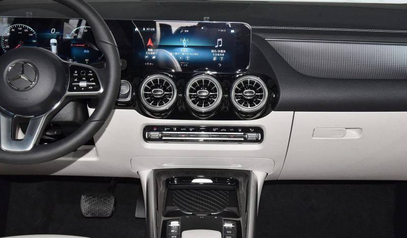 
								Mercedes-Benz EQA 260 full									