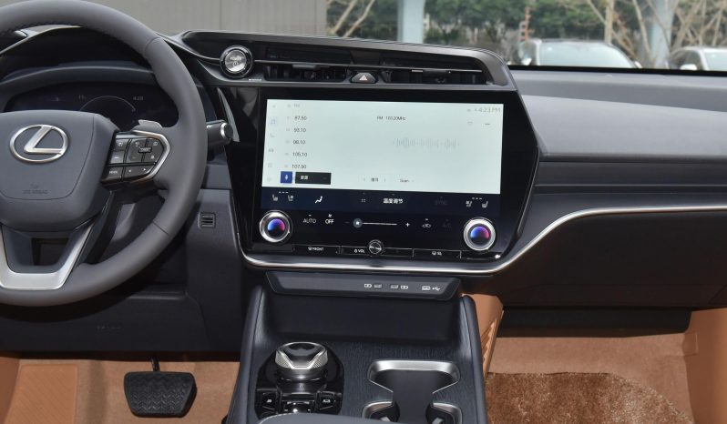 
								Lexus RZ 450e DIRECT4 Indulgence Edition full									