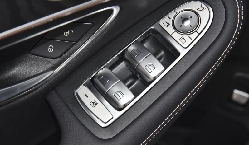 
								Mercedes-Benz EQC 400 4MATIC full									