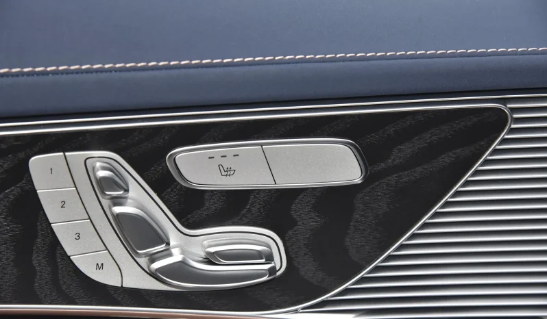 
								Mercedes-Benz EQC 400 4MATIC full									