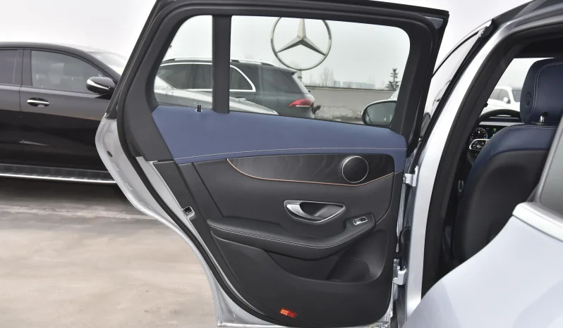 
								Mercedes-Benz EQC 400 4MATIC full									