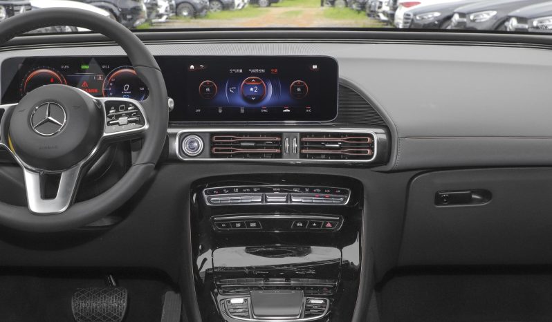 
								Mercedes-Benz EQC 400 4MATIC full									