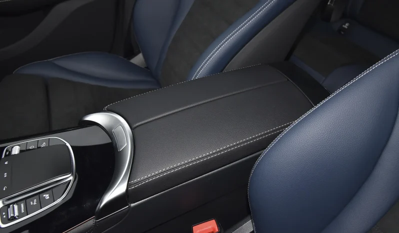 
								Mercedes-Benz EQC 400 4MATIC full									