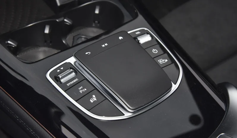 
								Mercedes-Benz EQC 400 4MATIC full									