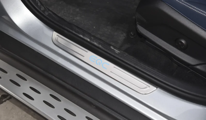 
								Mercedes-Benz EQC 400 4MATIC full									